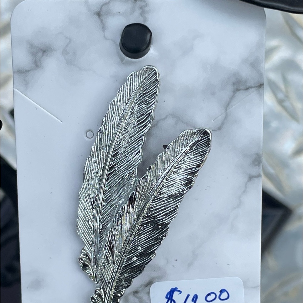 Brooch - Picture 2 of 2